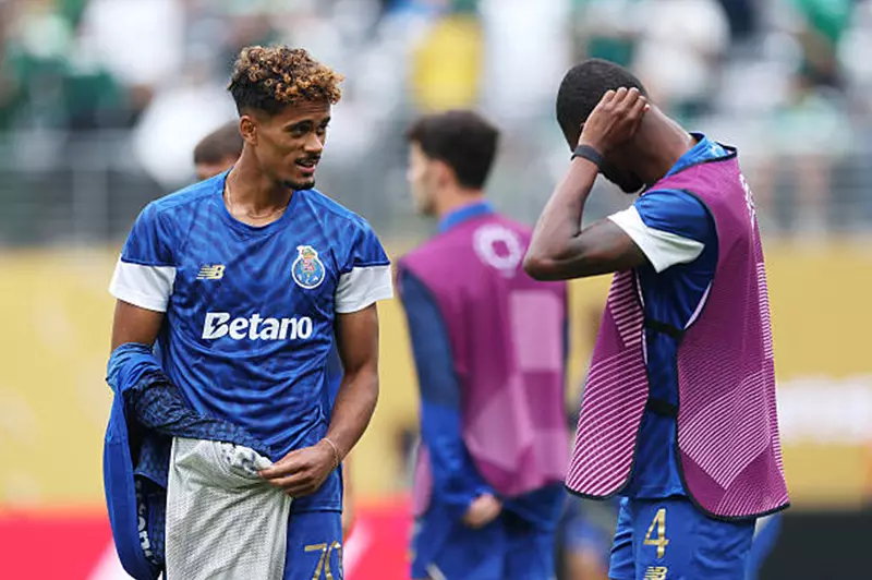 البرازيل تشعر بالخيبة: تعادل بالميراس مع بورتو يضعه في قائمة أسوأ الفرق الأوروبية بكأس العالم