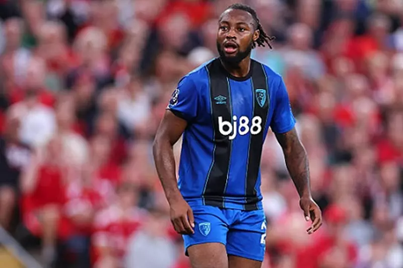 إهانات مشجع ليفربول العنصري: قصة مثيرة من كرسي متحرك