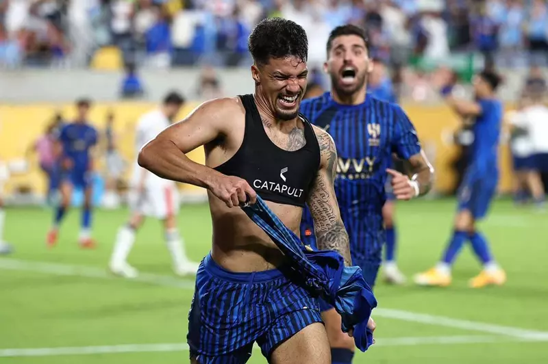 الهلال يؤكد انضمام ليوناردو للتدريبات الجماعية رسمياً