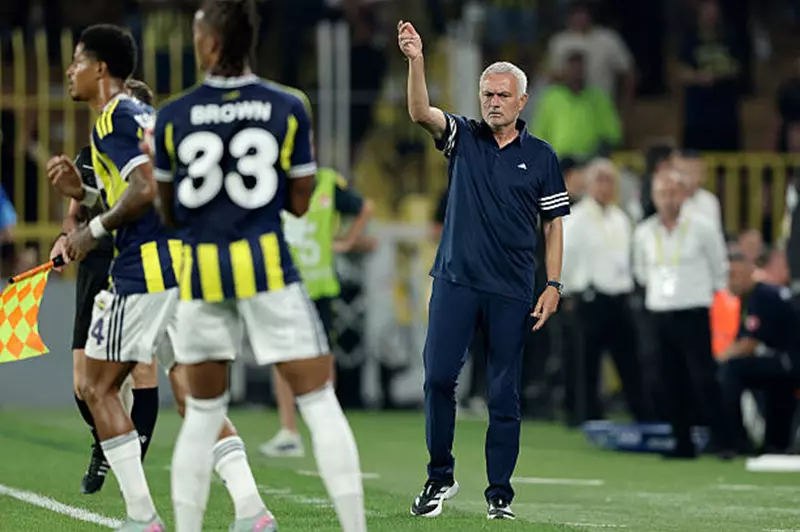 مورينيو أمام تحدي صعب: فنربخشة يتفوق على فينورد في التصفيات الأوروبية