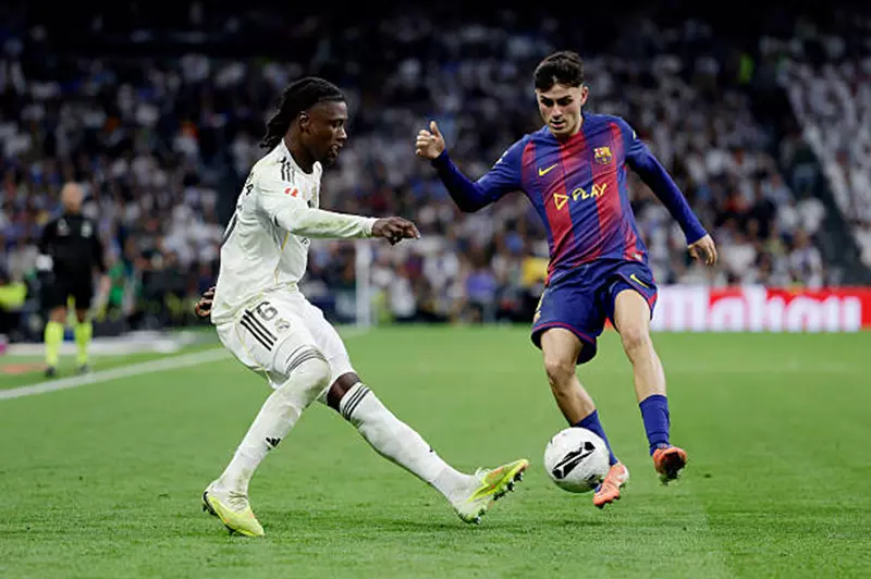 تقارير: ريال مدريد يرفض بيع كامافينجا إلى نيوكاسل